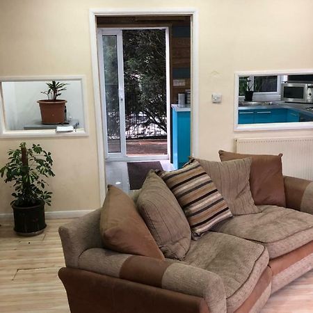 Treetops Flat2 Hall Green B28 Бирмингем Экстерьер фото